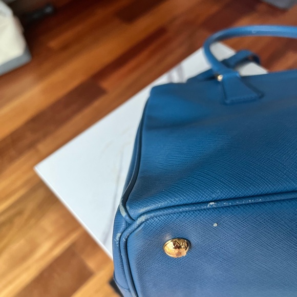 Authentic pre-loved Lux Galleria double zip closure tote. - Picture 15 of 16